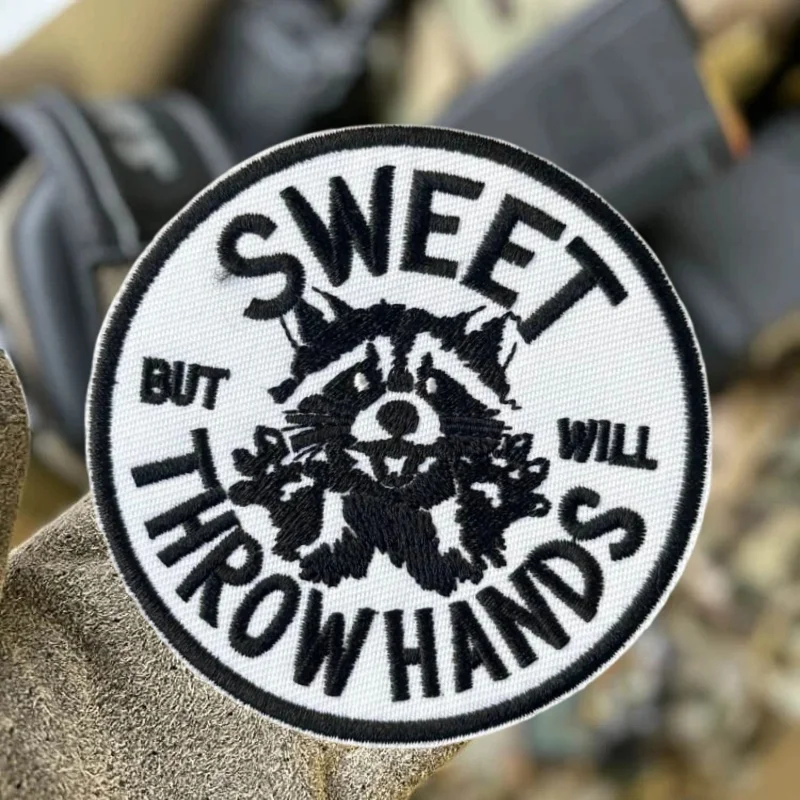 Parche bordado de mapache "SWEET THROWHANDS", ropa, insignia de moral táctica, gancho, parche militar, mochila - imagen 2
