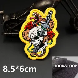 Parche bordado calavera y serpiente con gancho para coser militar
