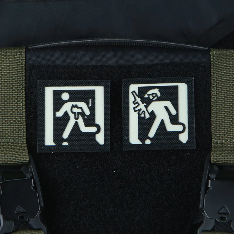 Parche luminoso de Escape con Gato, señal de paso de seguridad de salida de emergencia, insignias tácticas, brazalete DIY para ropa y mochila - imagen 2