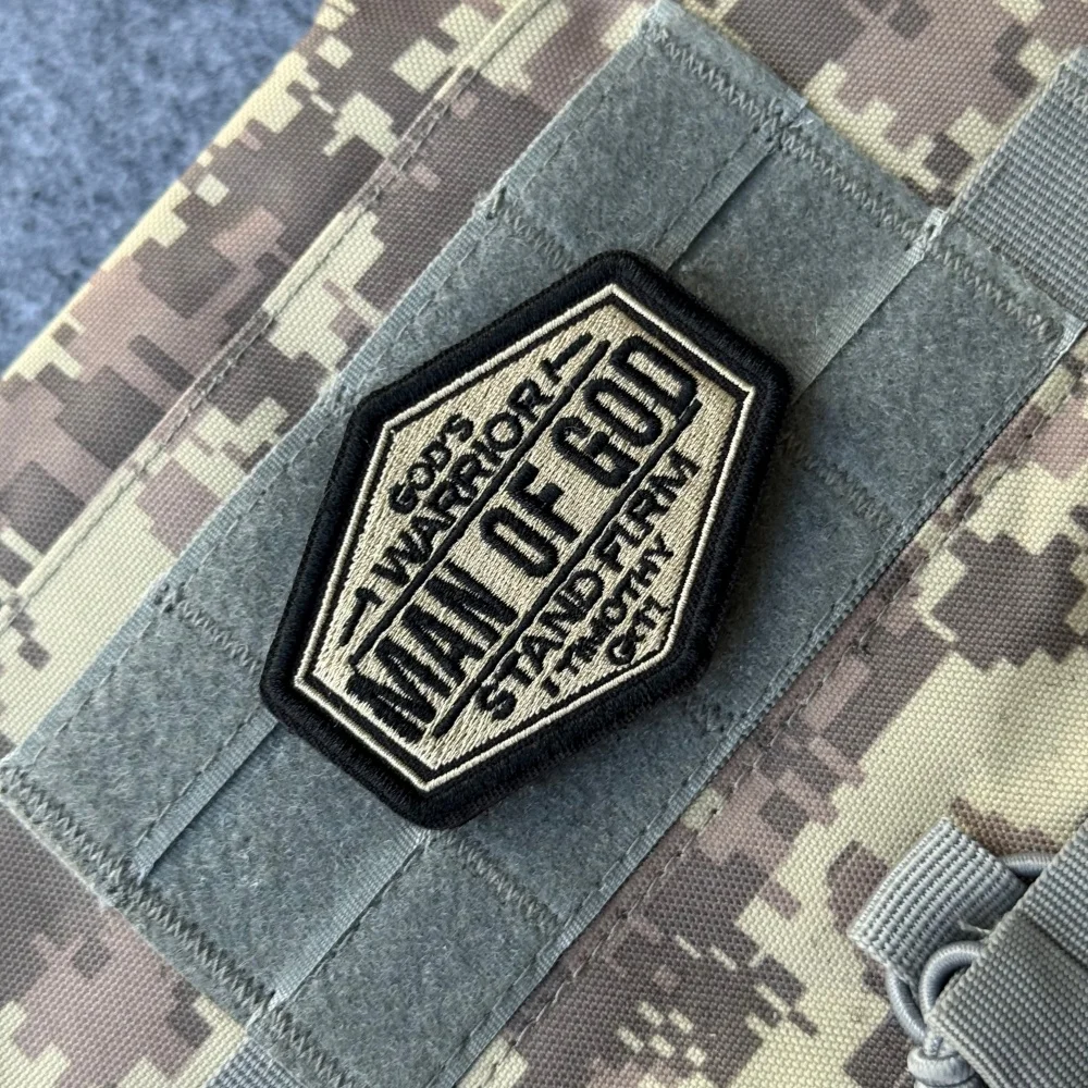 Parche de guerrero de dioses, Timothy 6 11, versículo de la Biblia, insignia de moral, parches de gancho y bucle bordados tácticos, pegatina para mochila