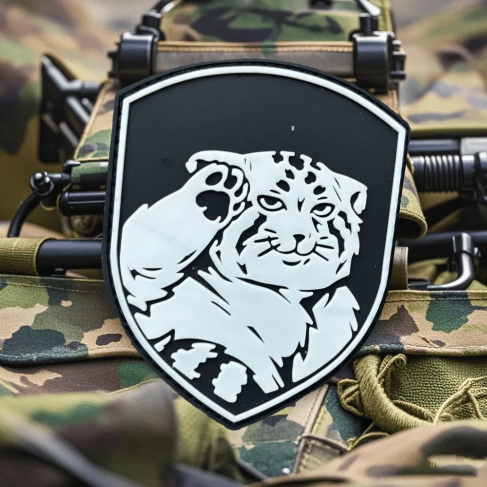 Parche táctico de moral de Anime, emblema de gancho y bucle de PVC de tigre bonito, insignia militar de Chevron, brazalete de combate, pegatinas para mochila