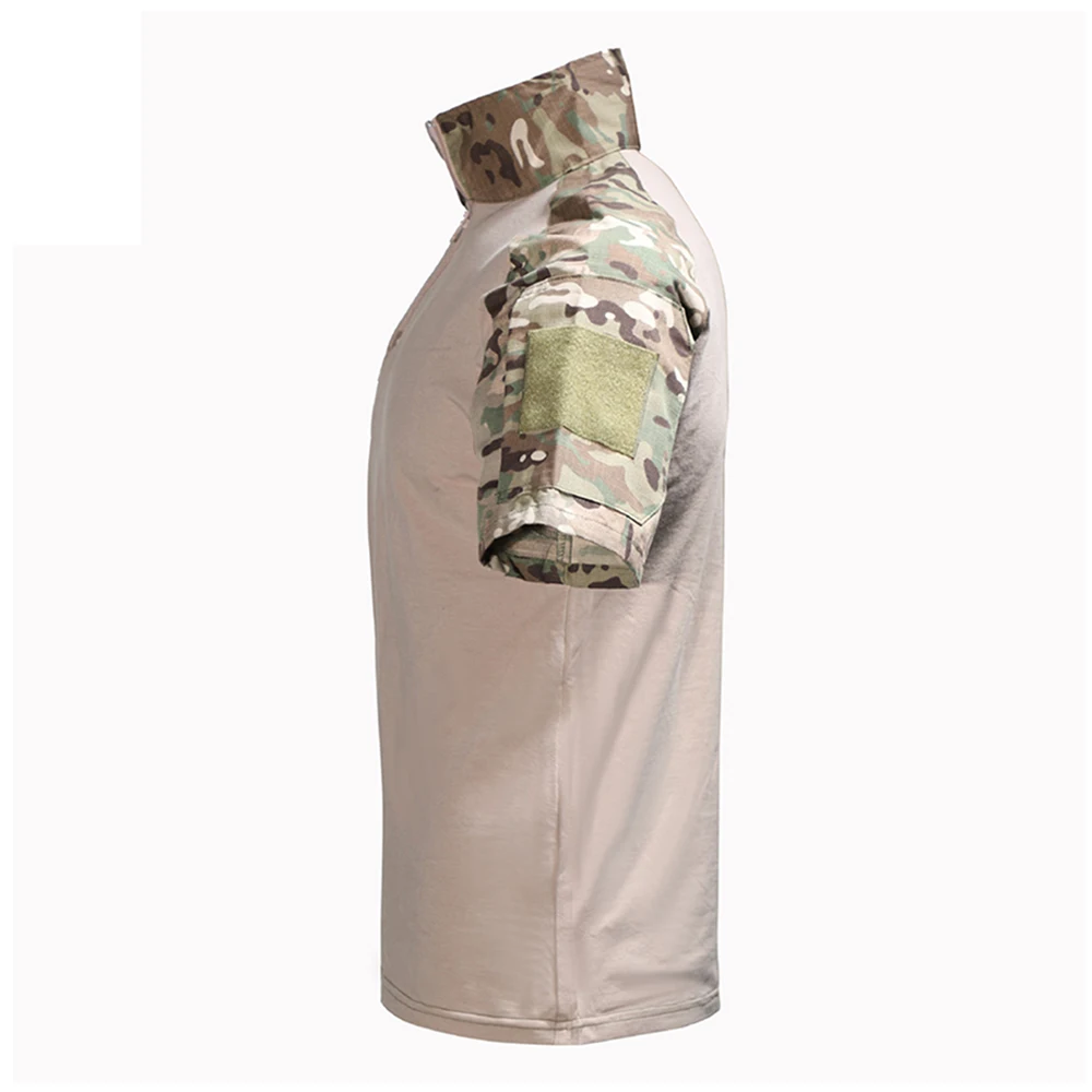 Se usa un chaleco de camuflaje sobre una camisa bronceada