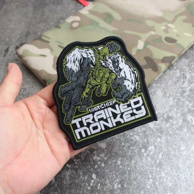 Exquisitas brazaletes con etiquetas tejidas, mochilas con personalidad de mono bien entrenada, mochilas de moral y creativas, parches de gancho y bucle - imagen 4