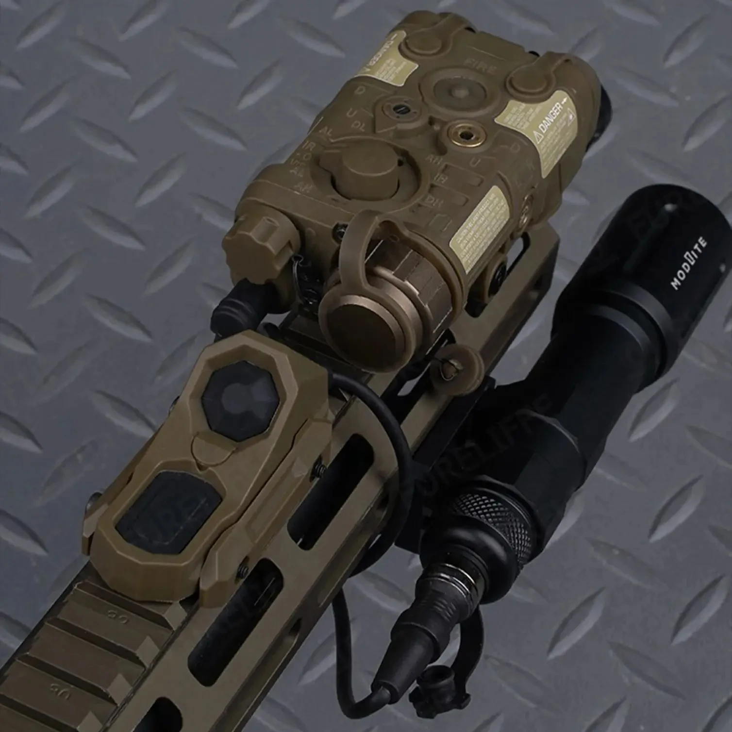 Linterna táctica AXON SF/2.5 con interruptor de presión remoto - imagen 5