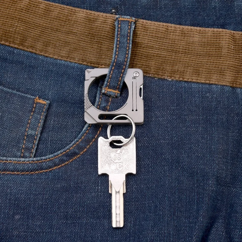 Llavero táctico de titanio con mini cuchillo plegable y cruz - imagen 4