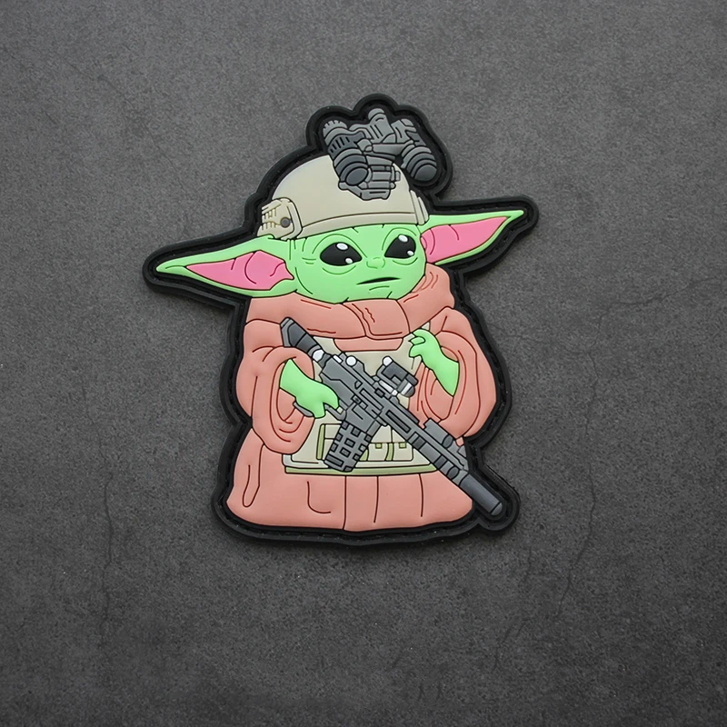 Parche de PVC 3D Baby Yoda para casco de visión nocturna, insignia táctica militar, ropa de piel verde y rosa para bolso, chaleco, decoración artesanal - imagen 4