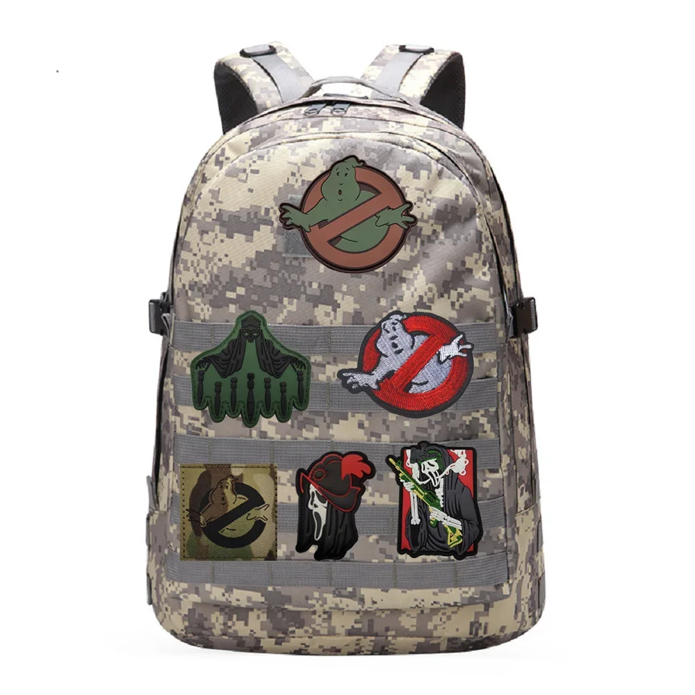 Accesorios para bolsas al aire libre, Anime, PVC, regalo de Halloween, fiesta de calavera, brazalete reflectante luminoso, juego de mesa, parche bordado con tarjeta abatible - imagen 3