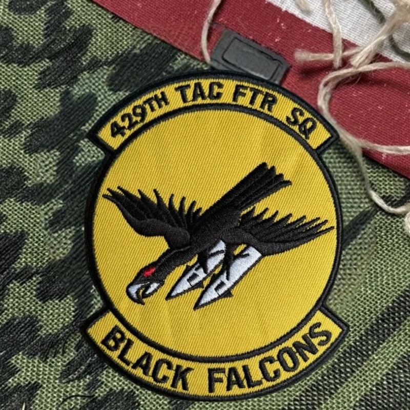 Parche bordado de halcones negros, chaleco táctico, gancho y bucle, sombrero, insignia de moral, mochila, pegatina decorativa, parches para brazalete para ropa - imagen 2