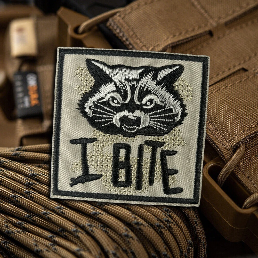 Parche táctico de cohete de mapache para ropa, insignia de moral militar, pegatinas para mochila, brazalete con gancho y bucle bordado, aplique para casco