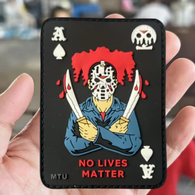 Parche táctico PVC calavera cuchillos – Insignia moral velcro