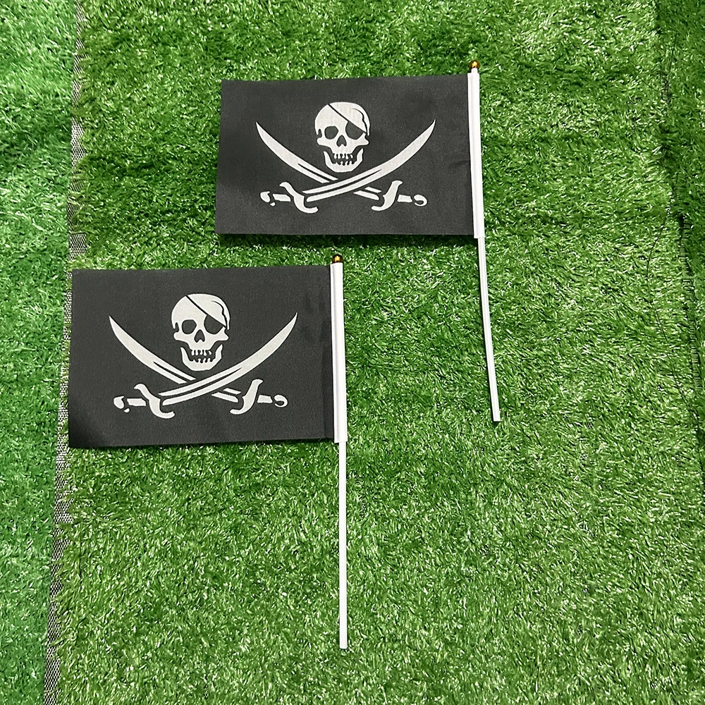 SKY FLAG 14x21cm Cráneo doble roto con cuchillo Bandera de mano pirata Jack Rackham Jolly Roger Bandera ondeante de mano con poste de plástico - imagen 2