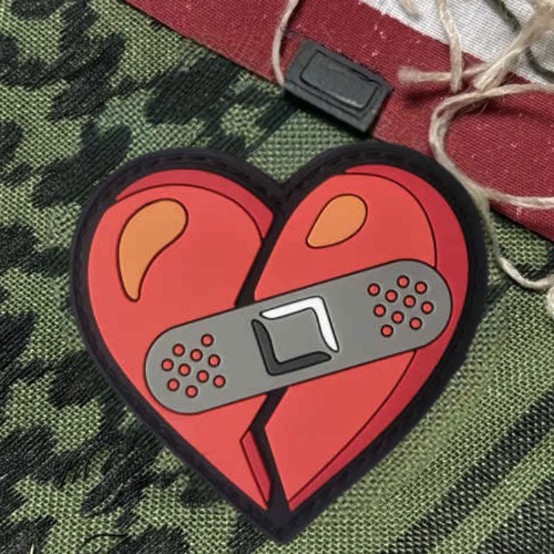 Parche de PVC 3D "Corazón agrietado", chaleco táctico, sombreros con gancho y bucle, insignia de moral, mochila, pegatinas decorativas, parches para brazalete para ropa
