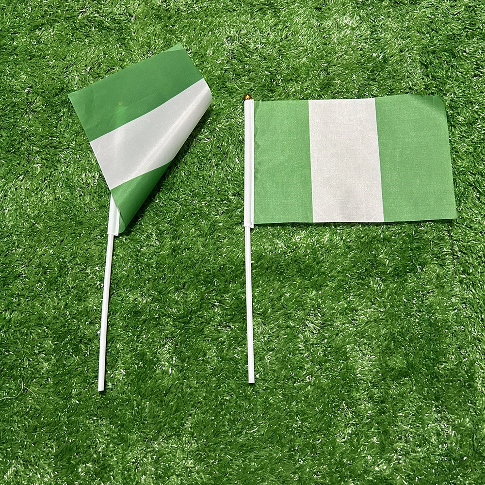 Bandera de Nigeria de mano con asta – Ondeante 21x14 cm para deportes - imagen 5