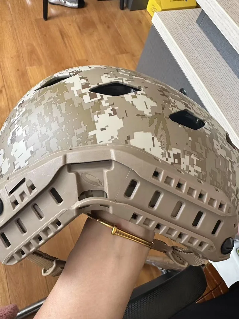 Casco de seguridad para ciclismo deportivo de fibra de carbono SF perforado para deportes al aire libre - imagen 3