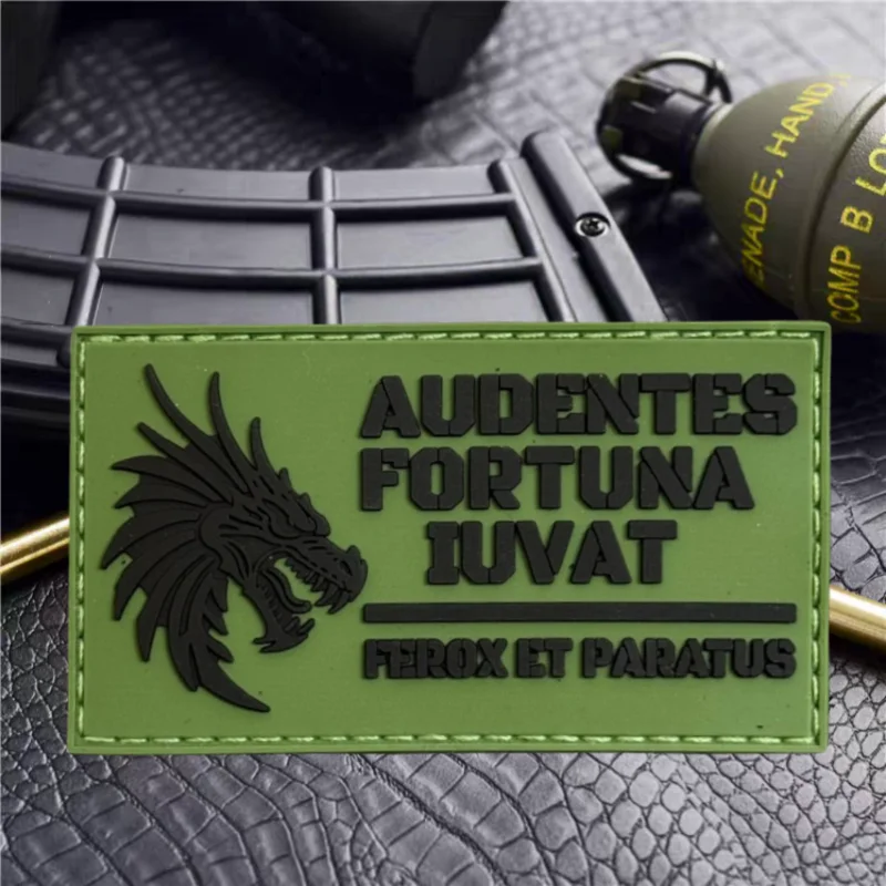 Parche táctico PVC dragón Audentes Fortuna Iuvat con velcro - imagen 4