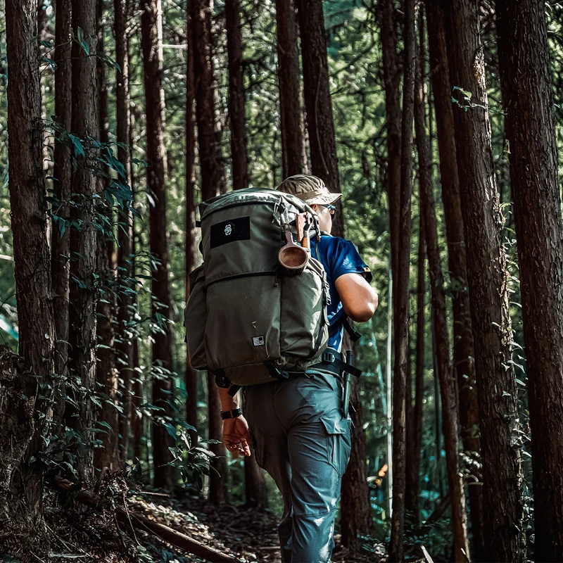 OneTigris WILD ROCKET Bushcraft Pack Mochila de 45 L Mochila enrollable para viajes al aire libre con revestimiento resistente al agua y soportes para hachas - imagen 3