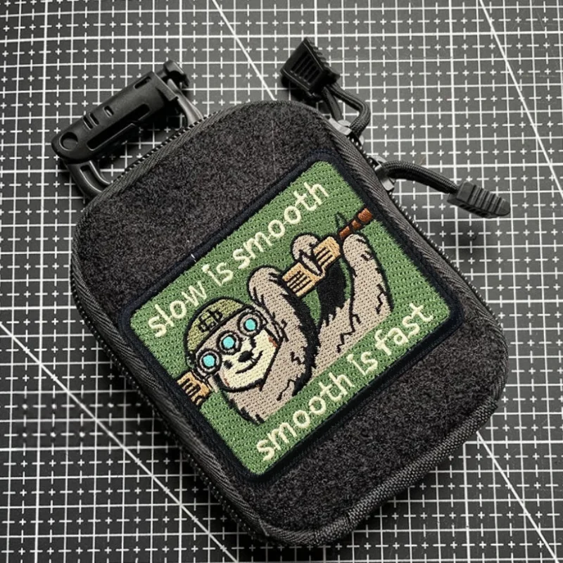 Parche táctico Slow is Smooth, Smooth is Fast – Insignia moral velcro - imagen 3