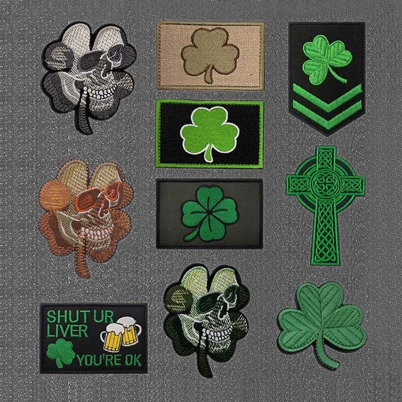 Parches bordados con apliques de tela con emblema de Calavera, cuatro hojas, trébol, pegatinas para brazalete militar, insignias tácticas para mochila
