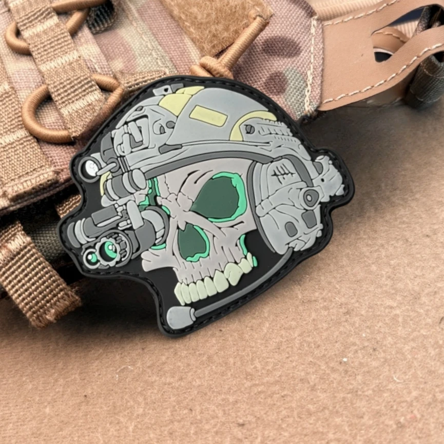 Insignia de moral táctica de calavera de cazador, parche de PVC para ropa, parches militares con gancho y bucle, pegatina para mochila, apliques para brazalete