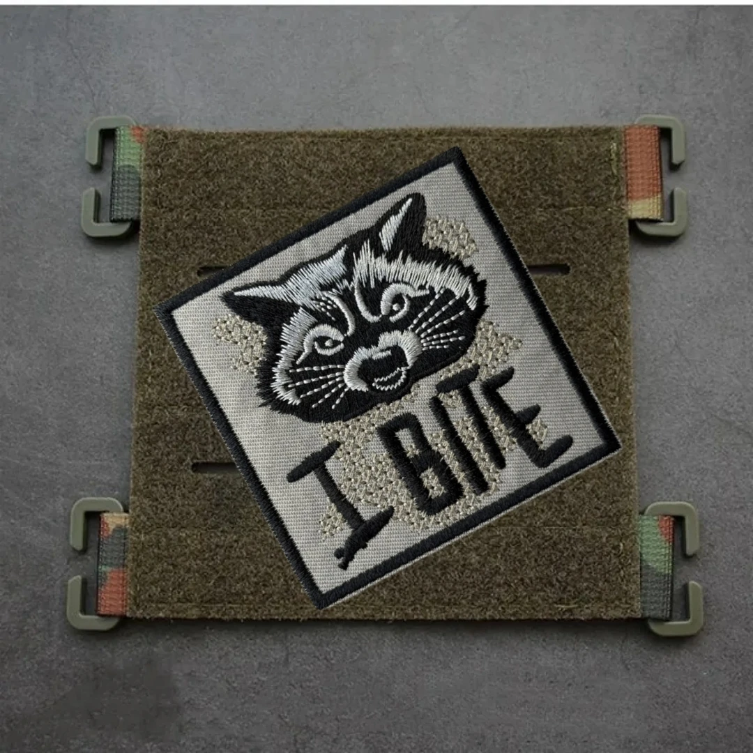 Parches tácticos de moral de mapache feroz para ropa, parche bordado de gancho y bucle, pegatina para mochila táctica del ejército militar