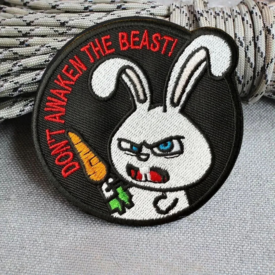 ¡No despertar la bestia! Parche táctico de conejo, parches bordados con gancho y bucle, insignia de moral militar, brazalete del ejército, pegatinas para mochila - imagen 3