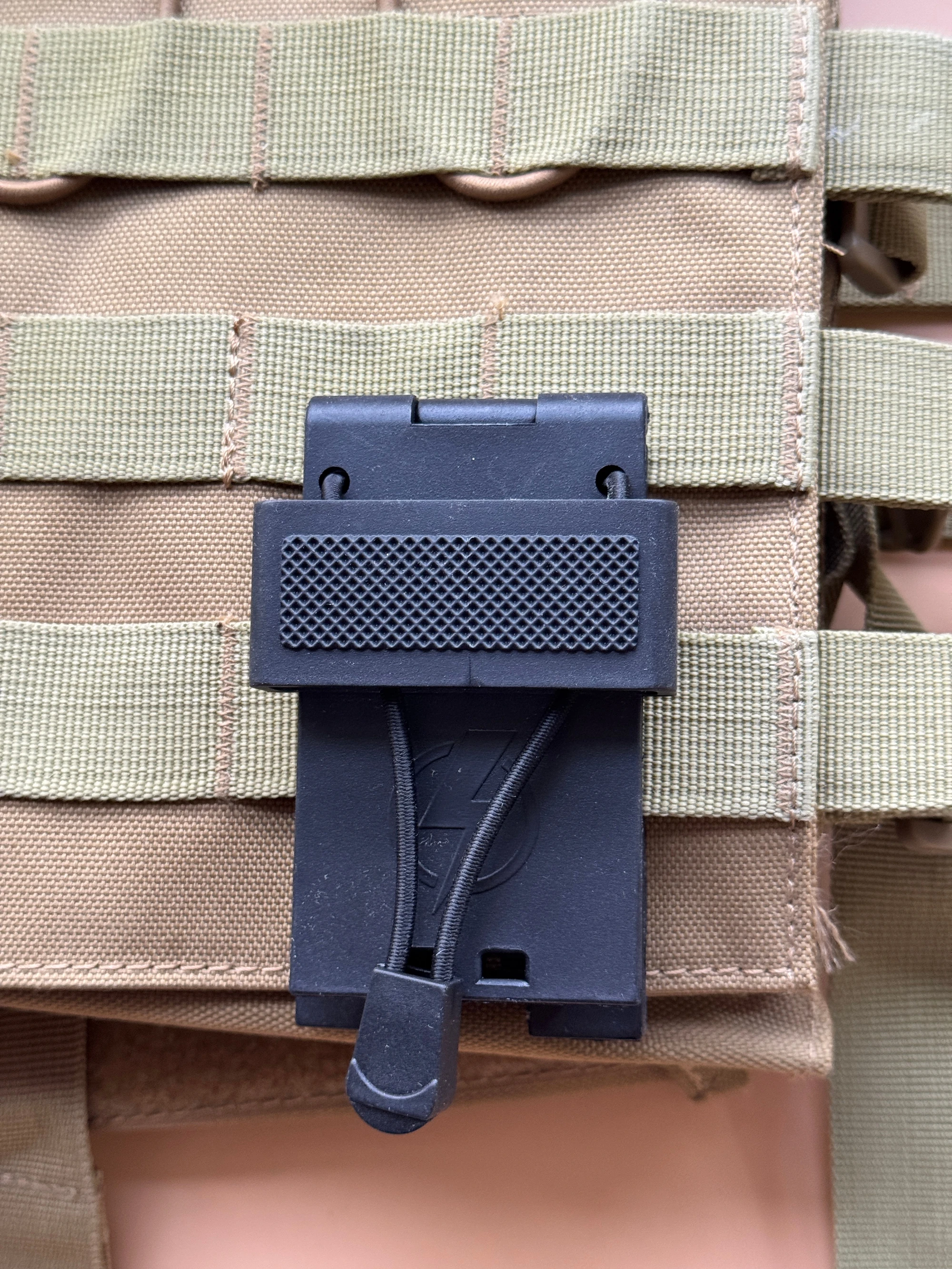 Funda de radio universal con clip para cinturón con sistema MOLLE de liberación rápida - imagen 4
