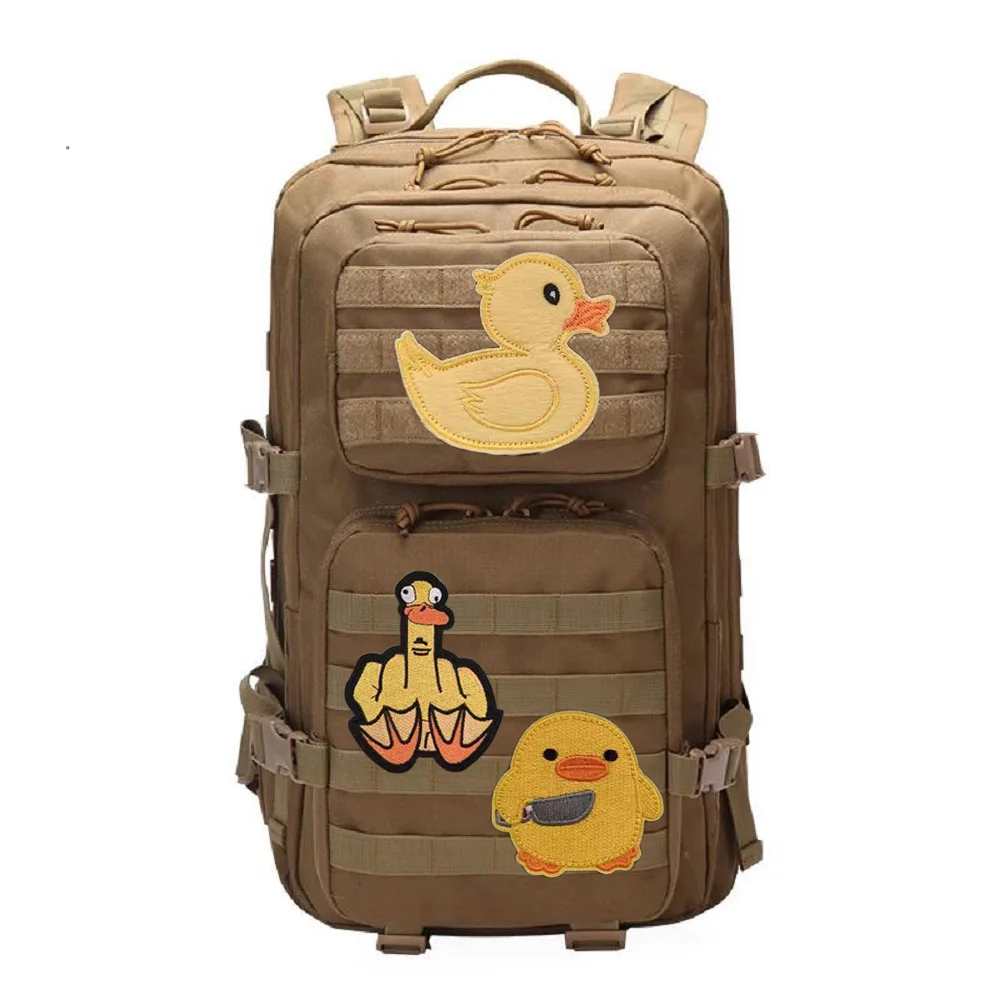 Brazalete bordado al aire libre con personalidad, brazalete de pato creativo, paisaje festivo con mochila, parches de gancho y bucle para ropa - imagen 3