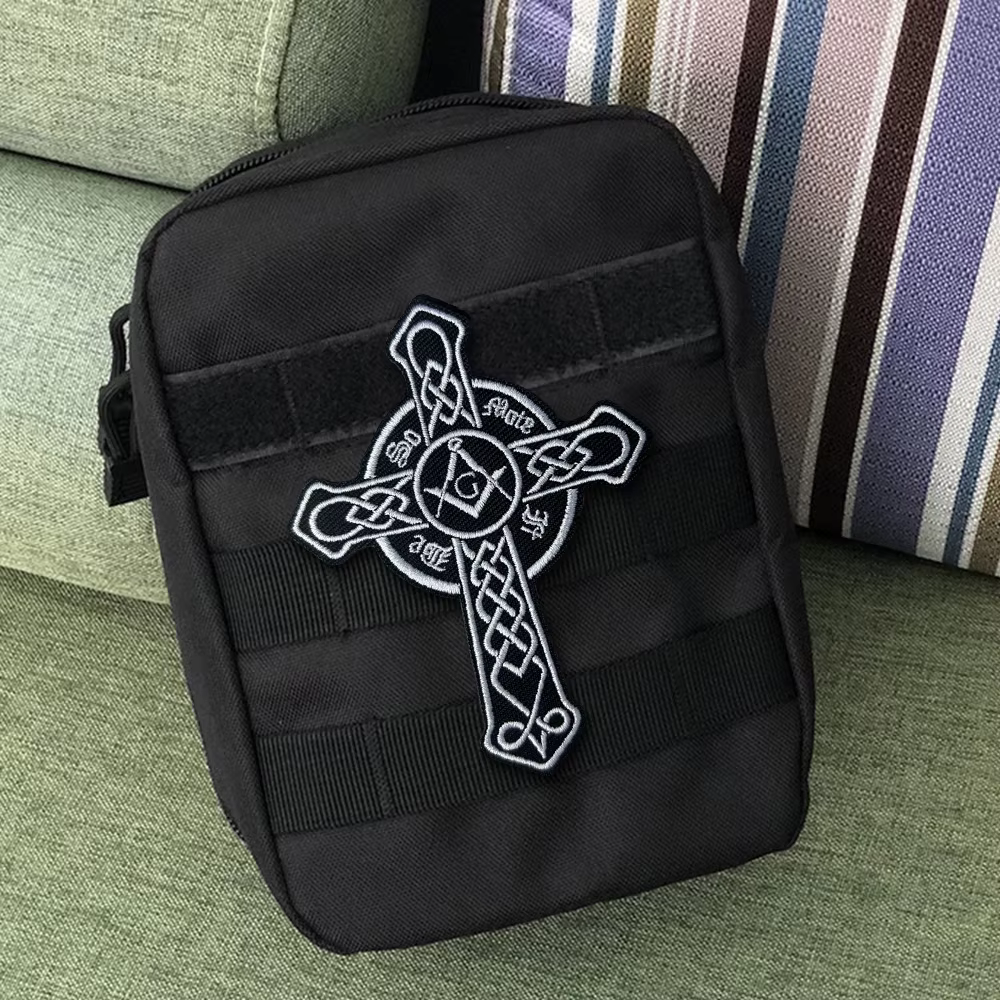 Parche táctico bordado cruz celta con velcro para chaleco y mochila - imagen 4