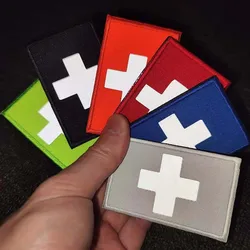 Parche táctico bordado Cruz Roja primeros auxilios – MOLLE reflectante
