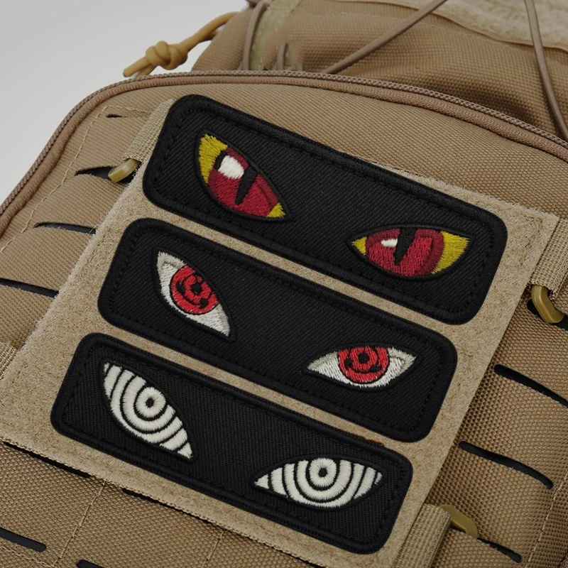 Parche bordado de ojo de gato luminoso para ropa, insignia de moral táctica del ojo del diablo, parche de Anime con gancho, pegatinas para mochila