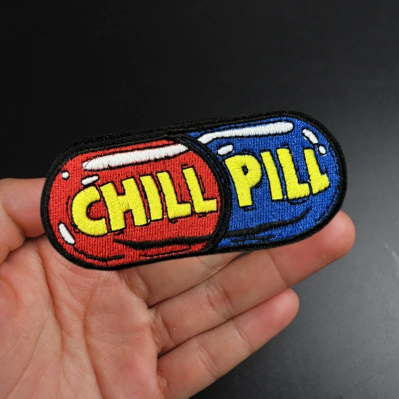 Parche bordado de pastillas calmantes azules y rojas, insignia de moral táctica, parches militares con gancho, brazalete para ropa, pegatinas para mochila - imagen 4