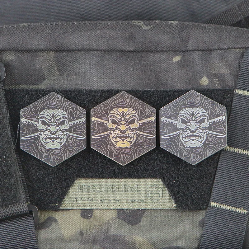 Emblema de calavera samurái portátil para exteriores, parches de gancho y bucle, brazalete táctico UV impreso, insignias de moral brillante en mochila - imagen 2