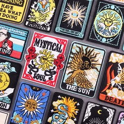 Parche bordado Tarot termoadhesivo – Diseño punk para ropa vaquera
