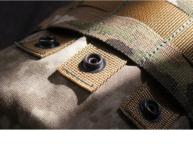 Detalle del sistema MOLLE y compartimentos