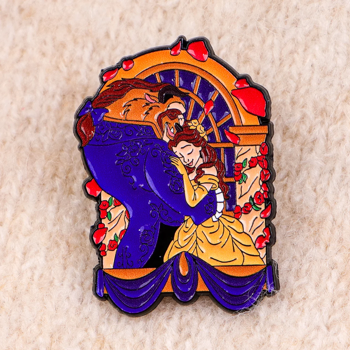 2 unids/set de alfileres esmaltados de monstruo de película, broche de princesa de dibujos animados, Pin de solapa de Metal, insignia, accesorios para mochila, joyería, regalos para parejas - imagen 2