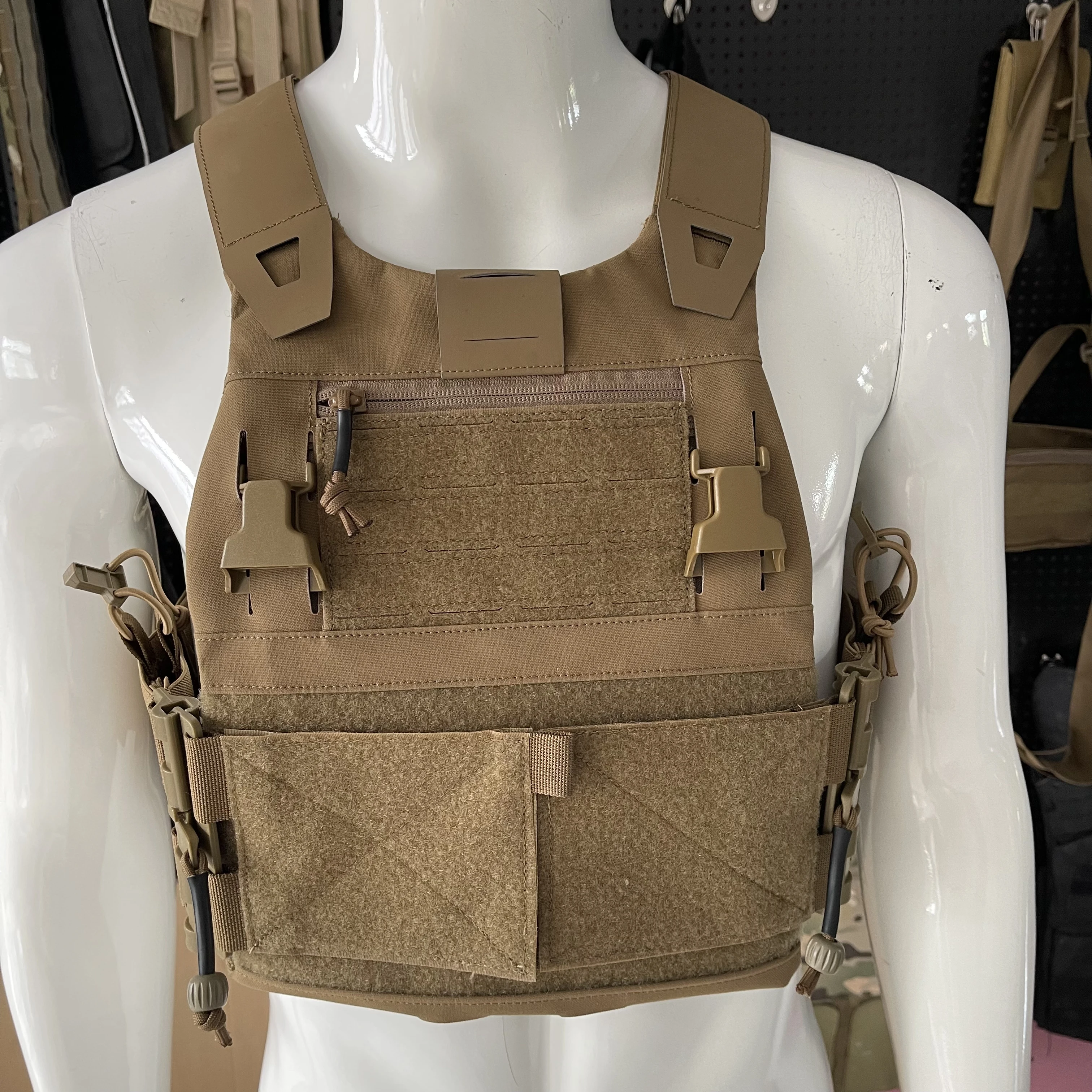 Chaleco portador de placa táctica con corte láser Ferro FCPC 3,0, tela IRR de baja visibilidad a prueba de infrarrojos