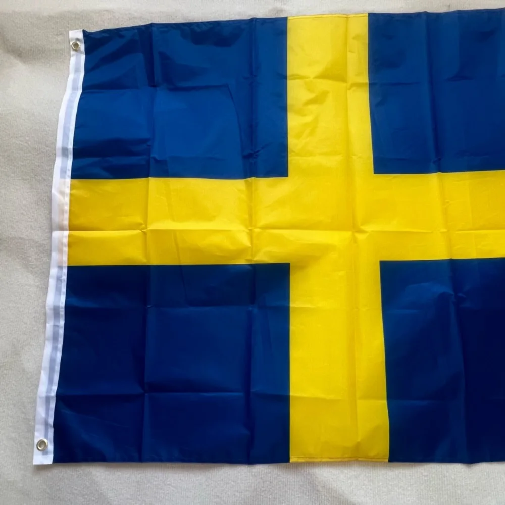 Bandera sueca YIXIN de 3 pies x 5 pies, bandera colgante SWE SE, bandera del Reino de Suecia, bandera colgante estándar de poliéster - imagen 3