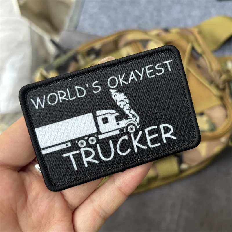 Parche impreso "WORLD'S OKAYEST TRUCKER", insignia de moral militar, parches tácticos con gancho, pegatinas para ropa y mochila - imagen 2