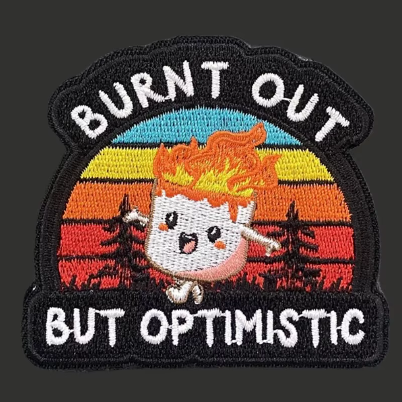 Parche bordado moral 'Burnt Out But Optimistic' velcro para mochila - imagen 3