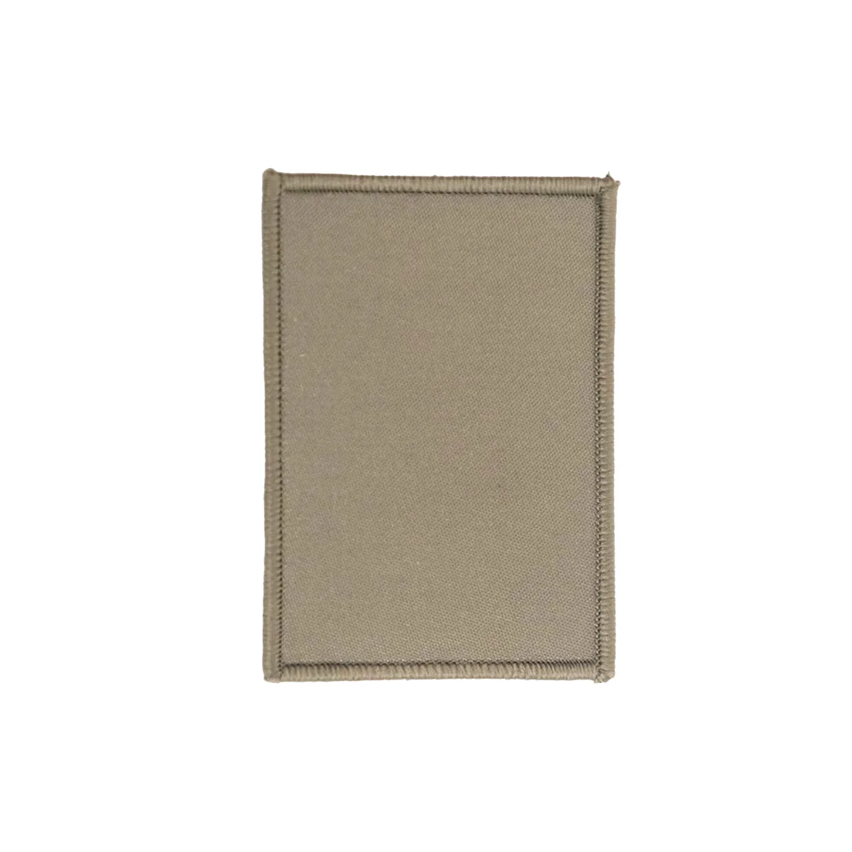 Casco con cierre de gancho y bucle con logotipo en blanco escrito a mano, camiseta sin mangas, mochila, logotipo de bolsa de asalto