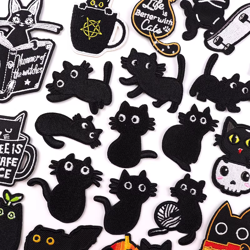 Parche bordado de gato negro para planchar Prajna