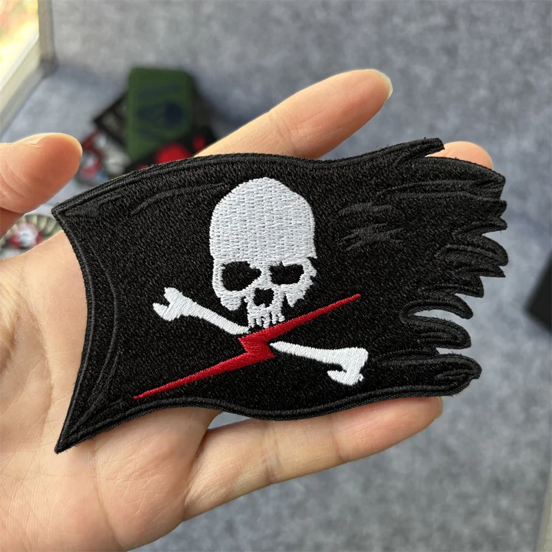 Parche bordado calavera relámpago – Moral táctico con velcro