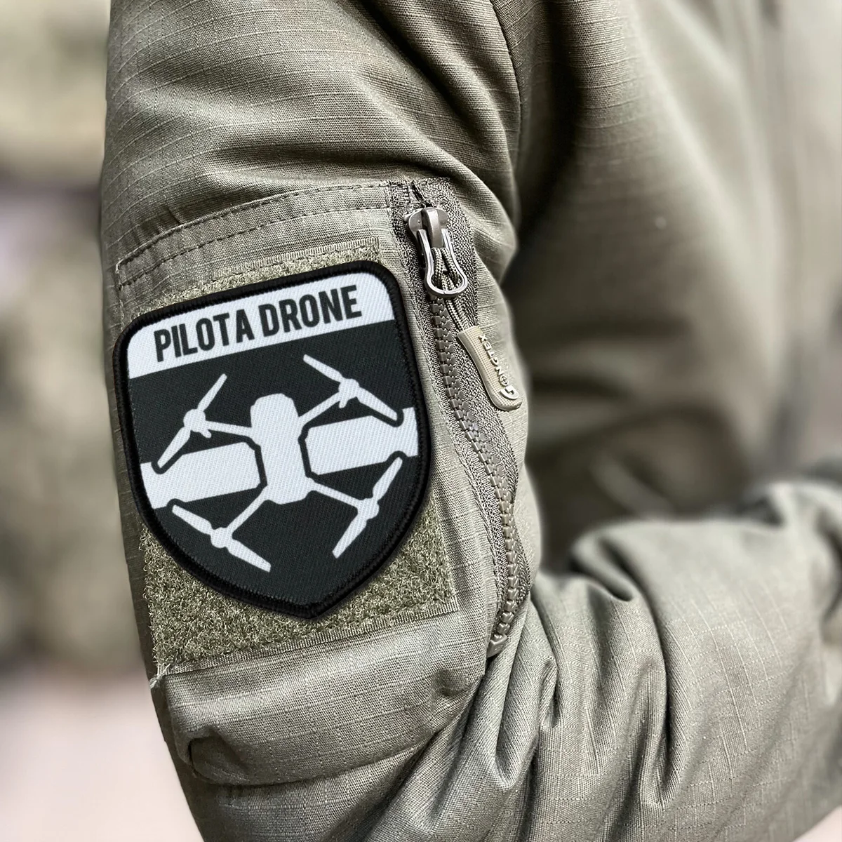 Parche táctico de huesos cruzados de calavera, parches divertidos de gancho y bucle, insignia de moral, brazalete del ejército militar, pegatinas para mochila - imagen 3