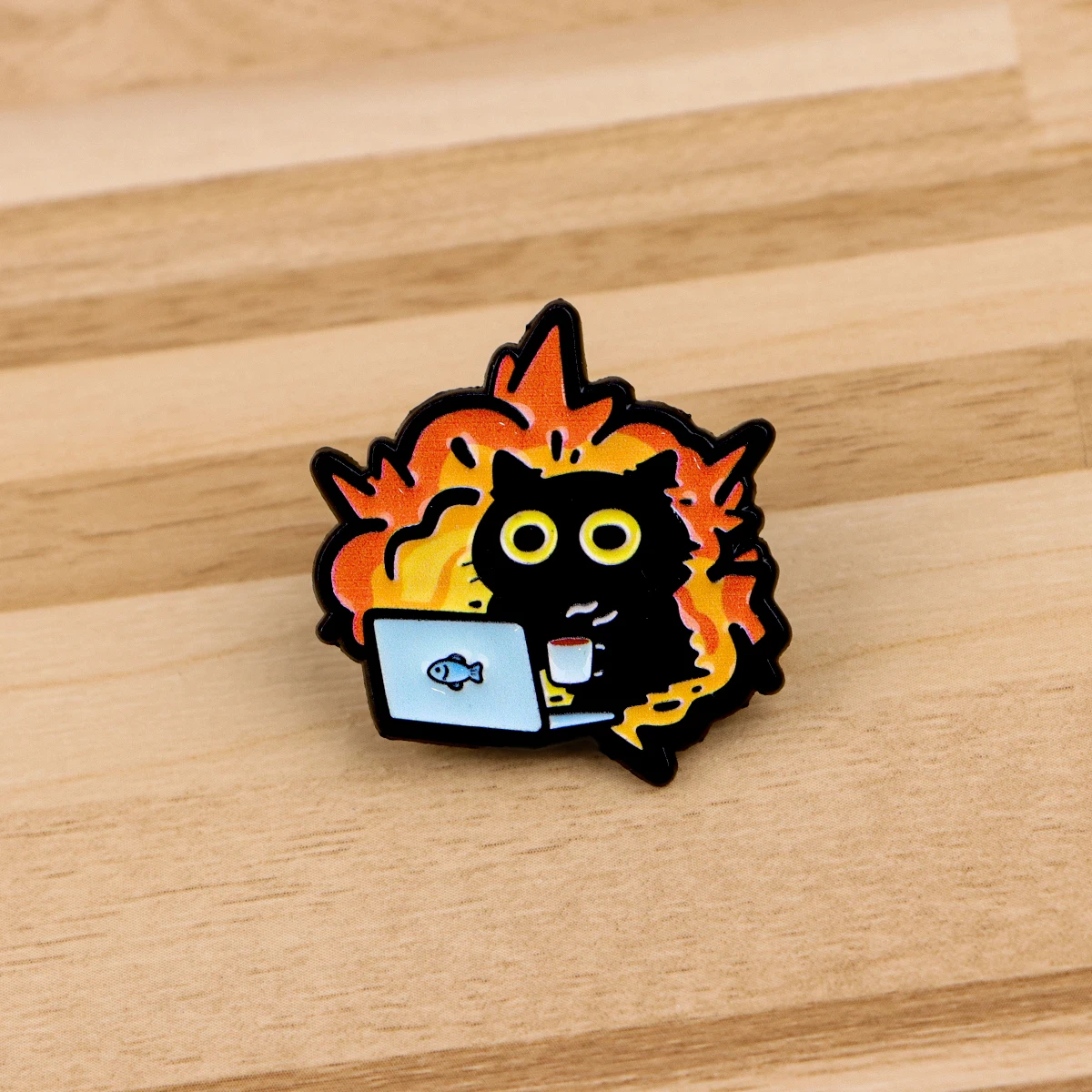 Pin de esmalte gato enfurecido con fuego, broche metálico - imagen 3