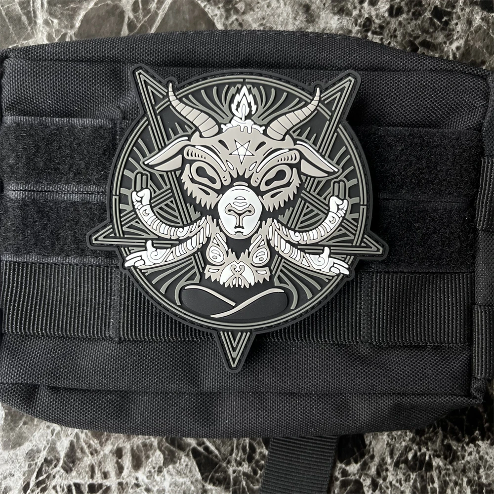 Parche BAPHOMET RITUAL Cthulhu Dios exterior cabra negra, insignia de moral de PVC, parches, brazalete táctico, mochila, pegatina militar del ejército - imagen 3