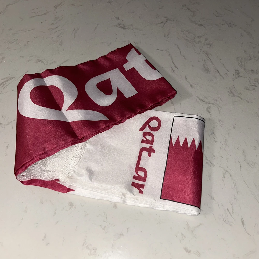 Bufanda Qatar fútbol doble cara satén estampada con borlas - imagen 4