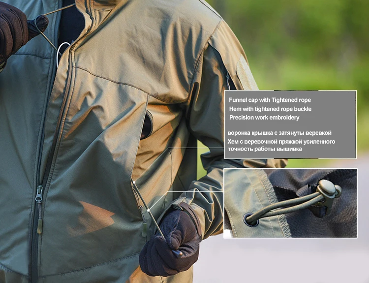 Un hombre que lleva una chaqueta con una etiqueta que dice amueblada con cuerda apretada