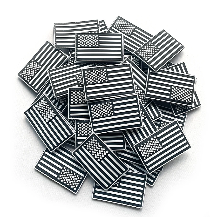 Insignia de bandera americana adhesiva mágica en blanco y negro, se puede conectar a chalecos y mochilas de caza. - imagen 3