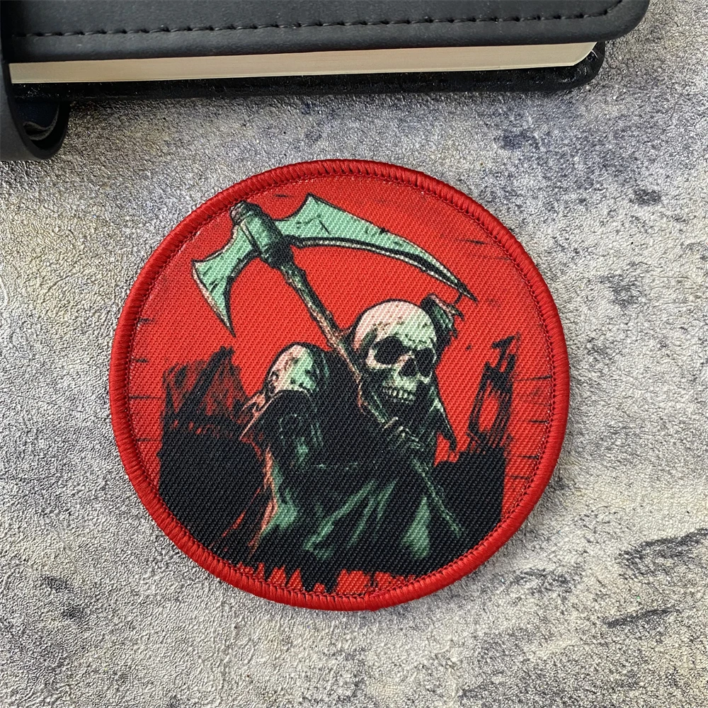 Parches de insignia de moral táctica de hoz de la muerte, brazalete militar con personalidad roja, pegatinas para mochila al aire libre con gancho y bucle - imagen 3