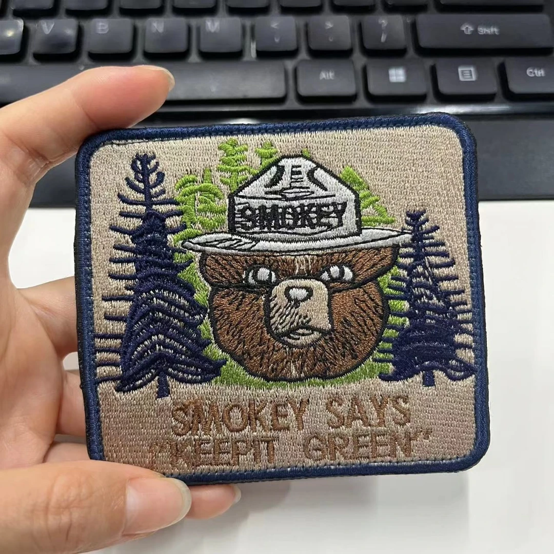 SMOKEY dice "KEEPIT GREEN" parches bordados de gancho y bucle, pegatinas tácticas de mochila, insignia de moral de oso - imagen 2